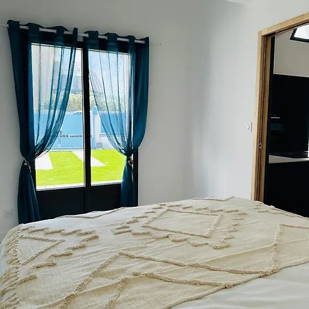 Front De Avec Jacuzzi Et Acces Villa *