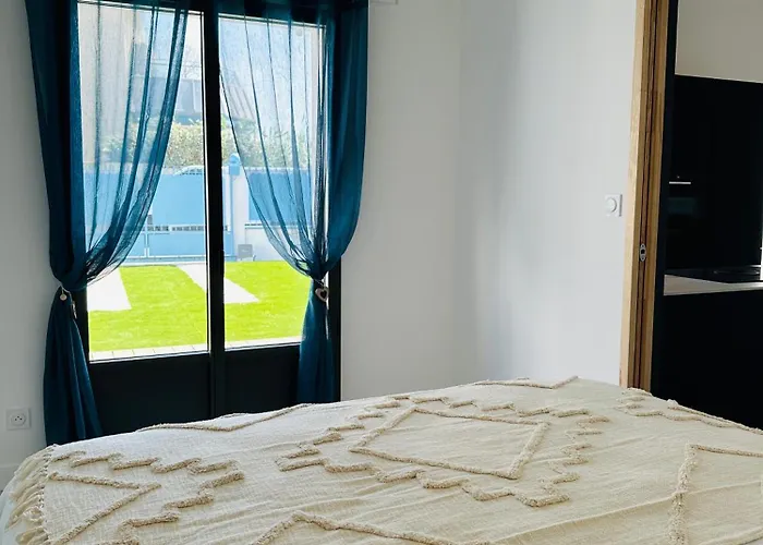 Front De Avec Jacuzzi Et Acces Villa *